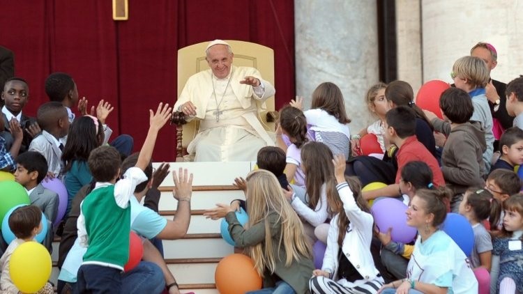  Los niños preguntan al Papa